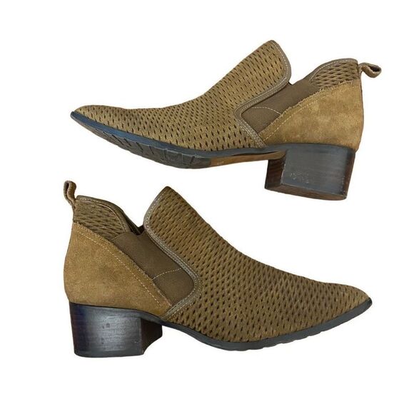 Donald Pliner Darla Perforated Booties Camel Tan Waxy Suede Slip On Size 6.5 - Picture 3 of 7